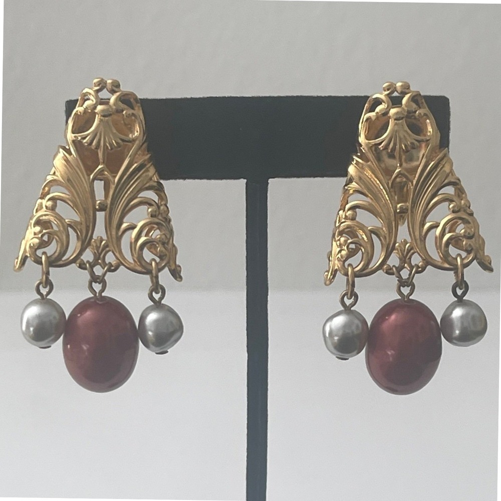 Vintage Napier Gold Tone Clip On Filigree Pink Gray Faux Pearl Dangle Earrings
